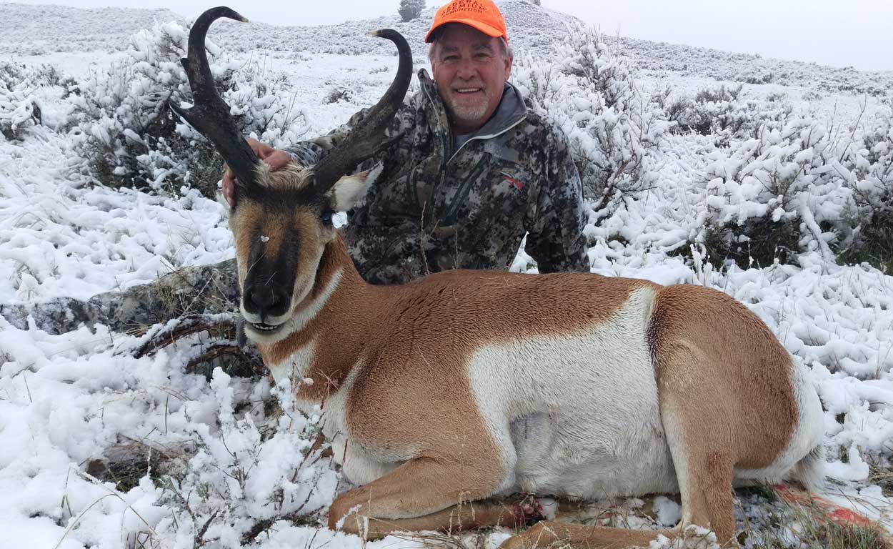 best-antelope-hunting-powder-river-wy-outfitter