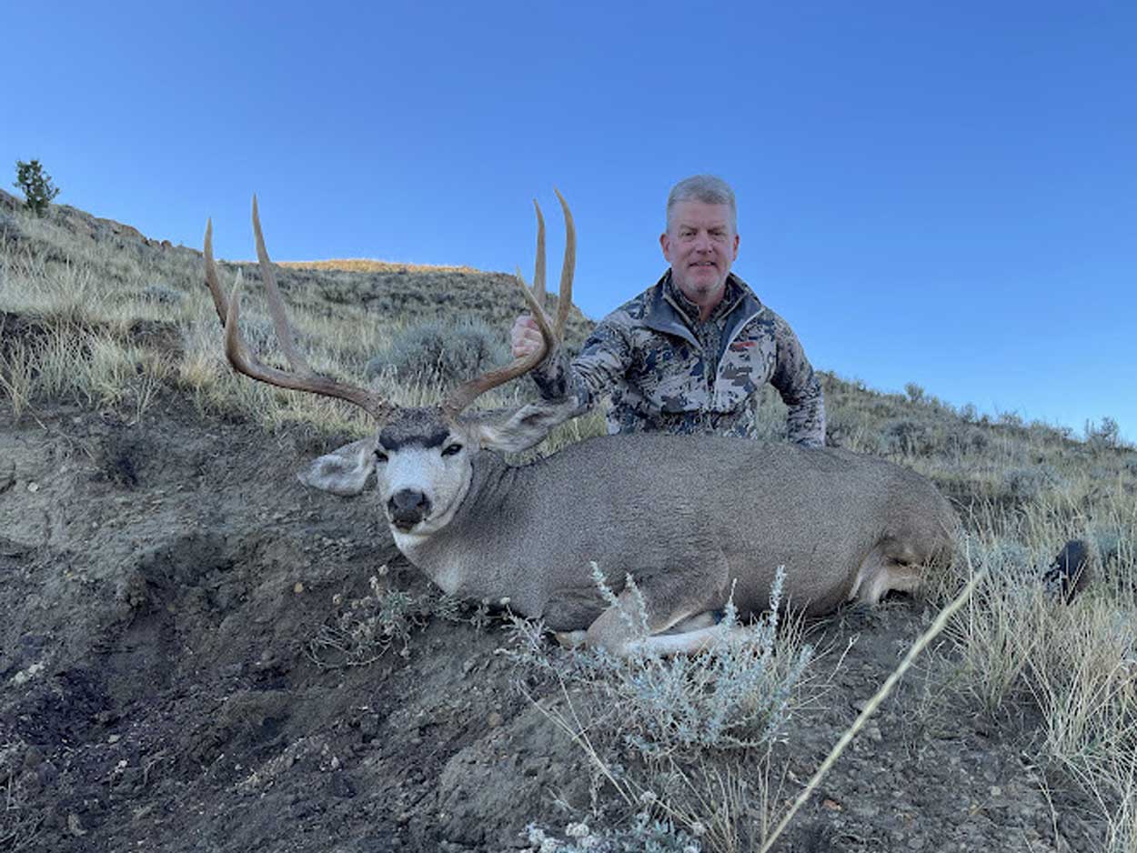 mule-deer-hunting-powder-river-wy-outfitter-1